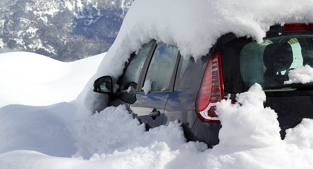 snowed-in-car